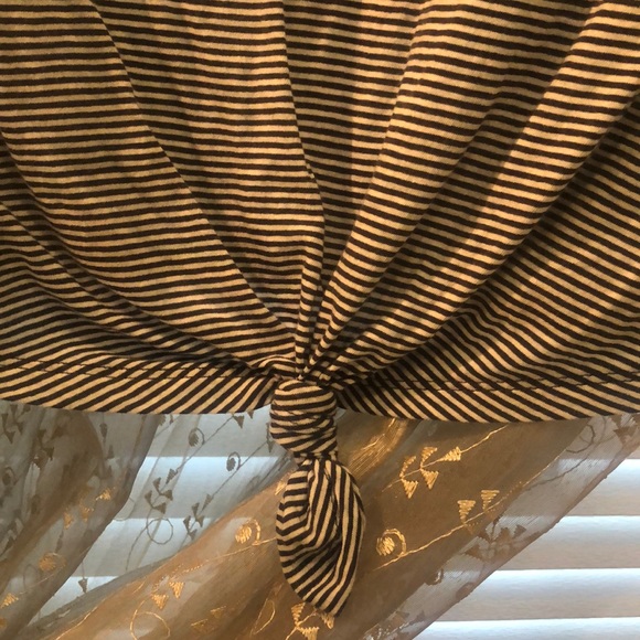 Knotted T-shirt - Picture 2 of 3